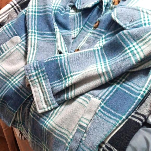 Shacket plaid small - Picture 2 of 2